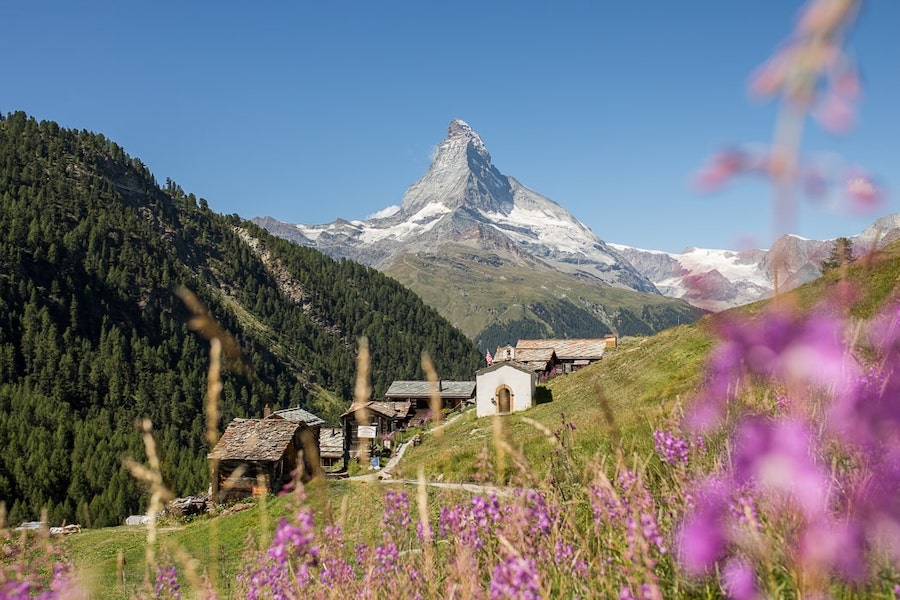Im Sommer ist Zermatt besonders attraktiv für Outdoorfans. Dank zahlreicher Aktivitäten wie Wanderungen, Mountainbike fahren und vielem mehr, ist Zermatt ein Paradies für Sportbegeisterte.