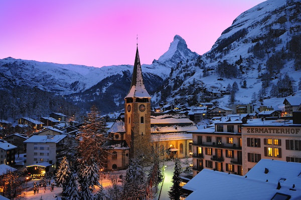 Blick auf Zermatt in der Weihnachtszeit